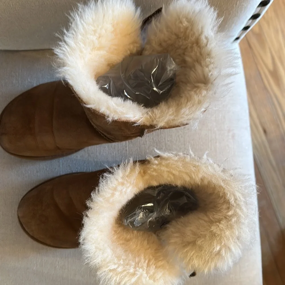 UGG women’s daelynn